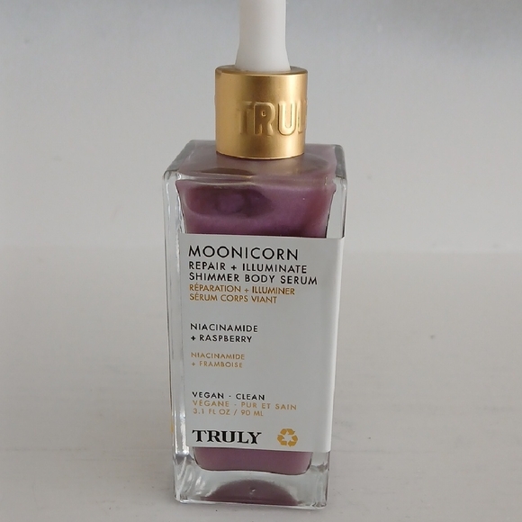 TRULY Other - Truly Moonicorn Shimmer Body Serum